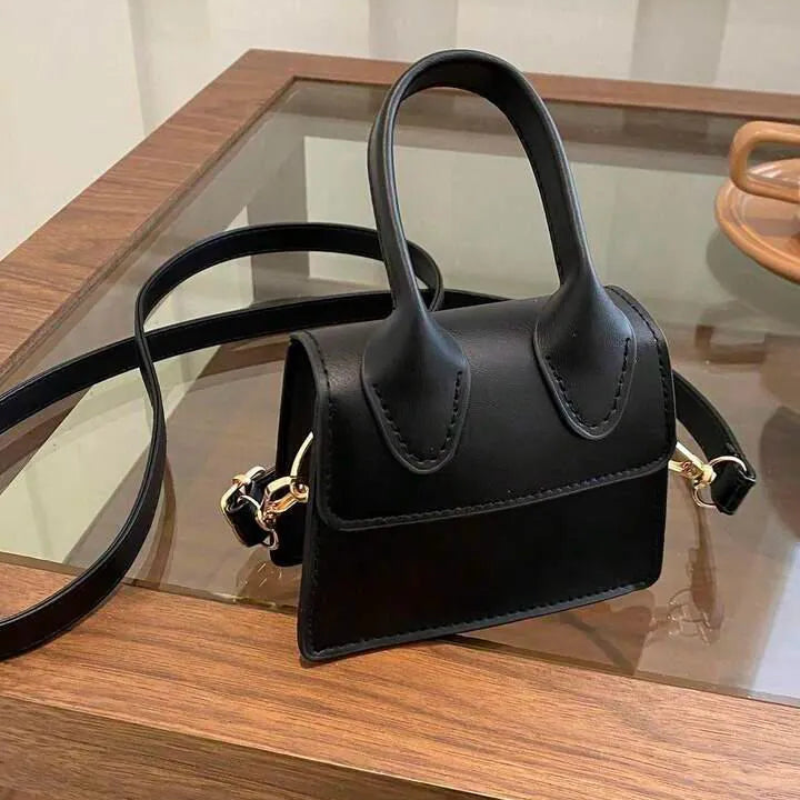 شنطة أطفال باللون الأسود